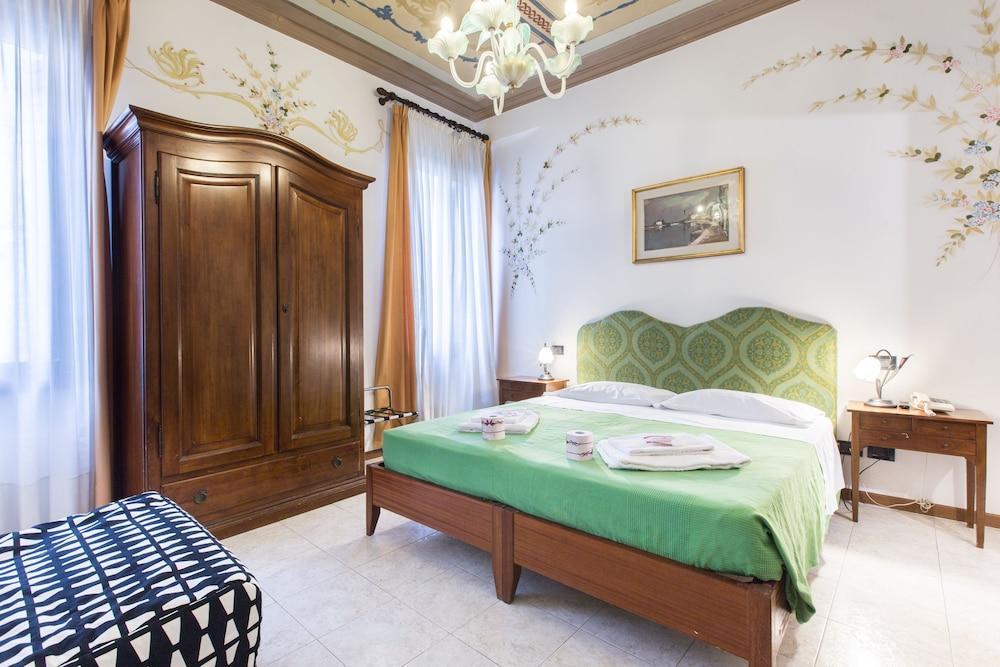 Hotel Iris Venice Exterior photo