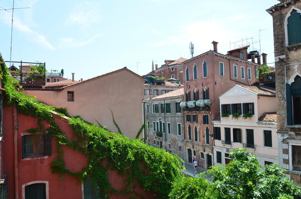 Hotel Iris Venice Exterior photo
