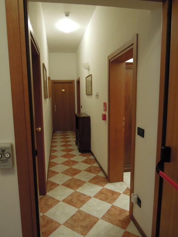 Hotel Iris Venice Exterior photo