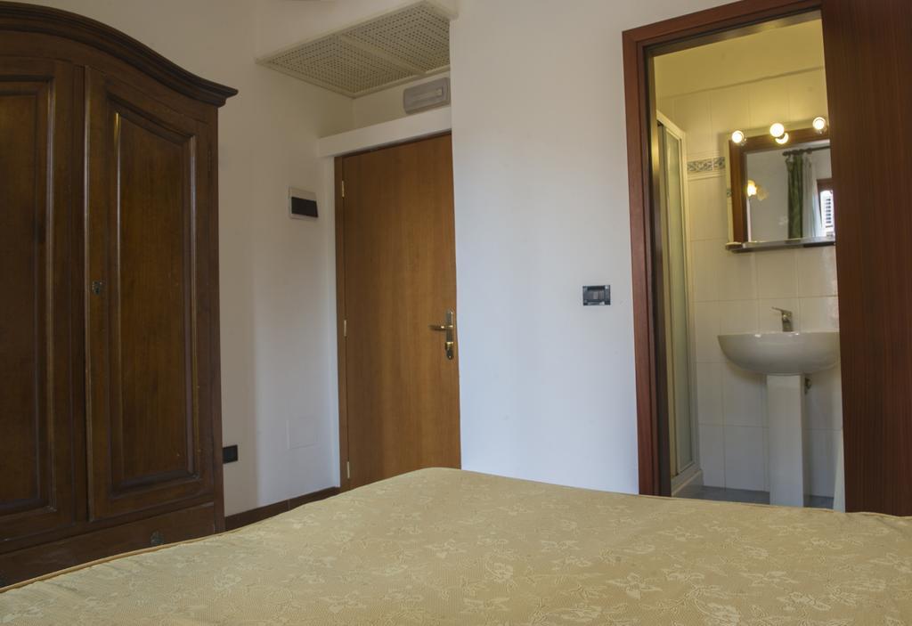 Hotel Iris Venice Exterior photo