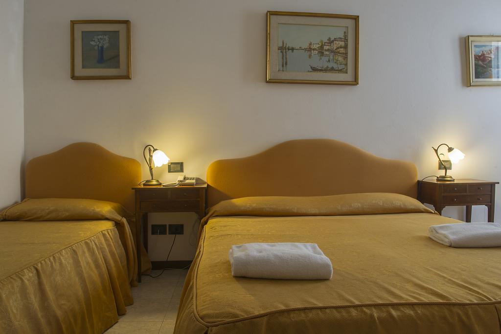 Hotel Iris Venice Exterior photo