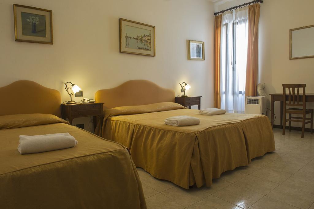 Hotel Iris Venice Exterior photo