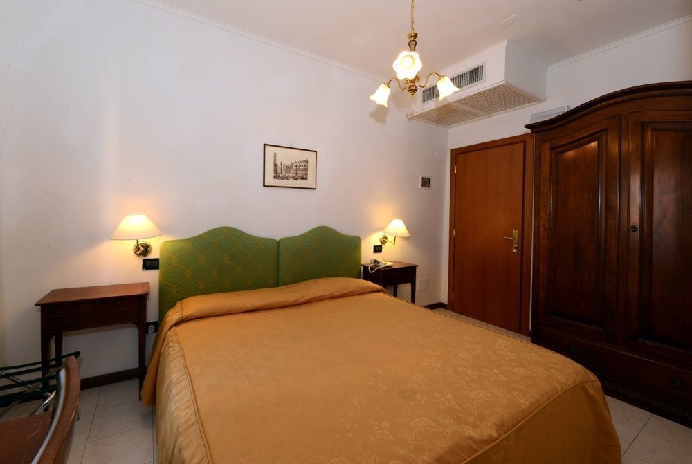 Hotel Iris Venice Exterior photo
