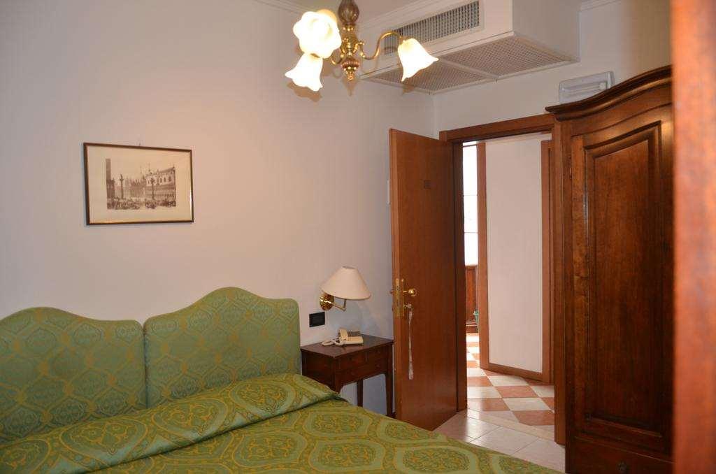 Hotel Iris Venice Room photo
