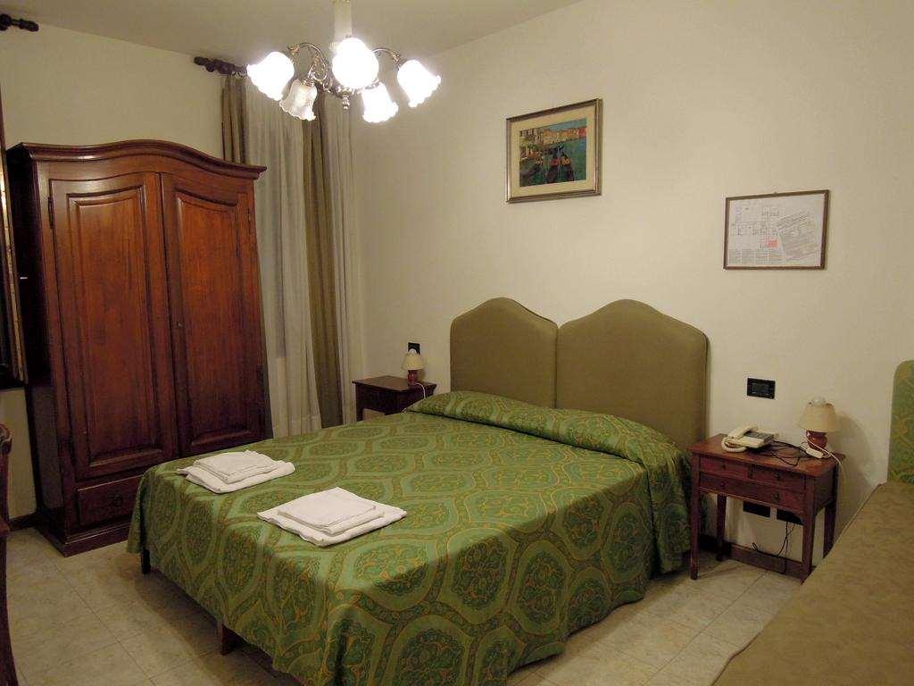 Hotel Iris Venice Room photo