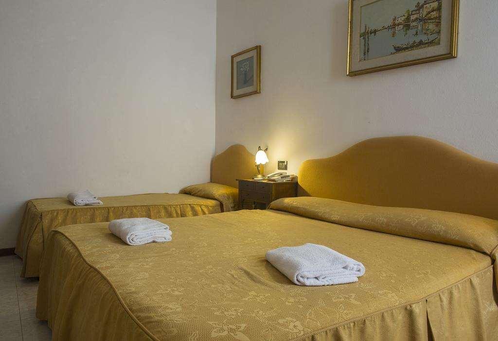 Hotel Iris Venice Room photo